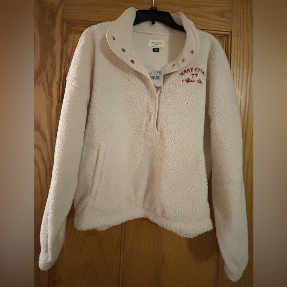 American Eagle Cream Fleece Pullover with Red Embroidery Sz Large, NWT!